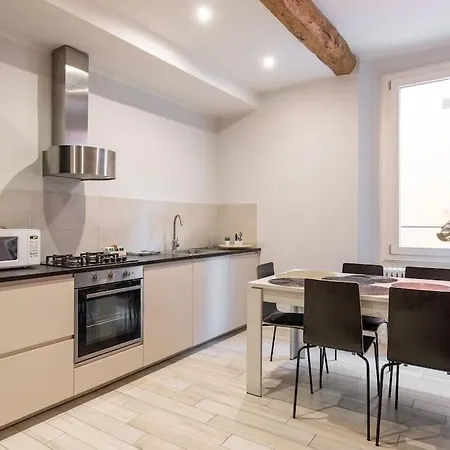 All'ombra Delle Due Torri Family * בולוניה