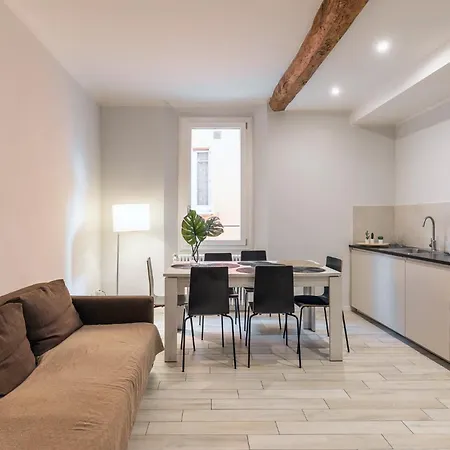 All'ombra Delle Due Torri Family 아파트 볼로냐