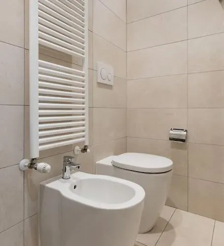 All'ombra Delle Due Torri Family 아파트 *