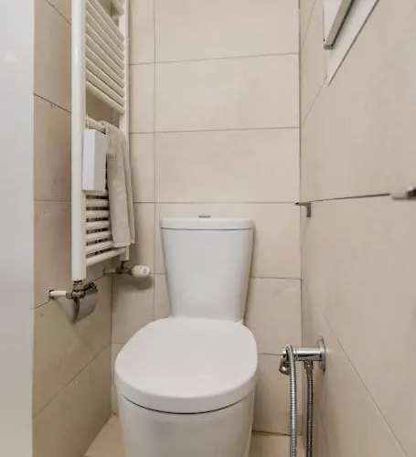 All'ombra Delle Due Torri Family 아파트 *