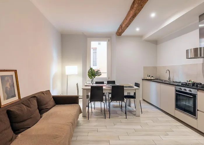 All'ombra Delle Due Torri Family 아파트 볼로냐