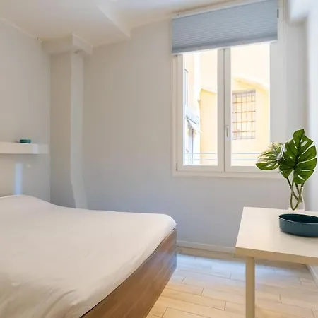 All'ombra Delle Due Torri Family Lägenhet *